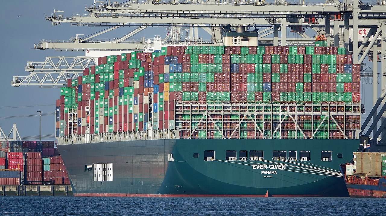 Donos de navio que bloqueou Canal de Suez fazem nova proposta de compensação