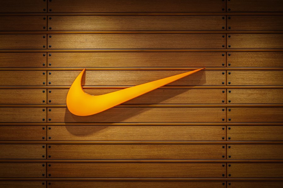 Nike tem receita recorde no quarto trimestre e ações sobem 13% no pré-market