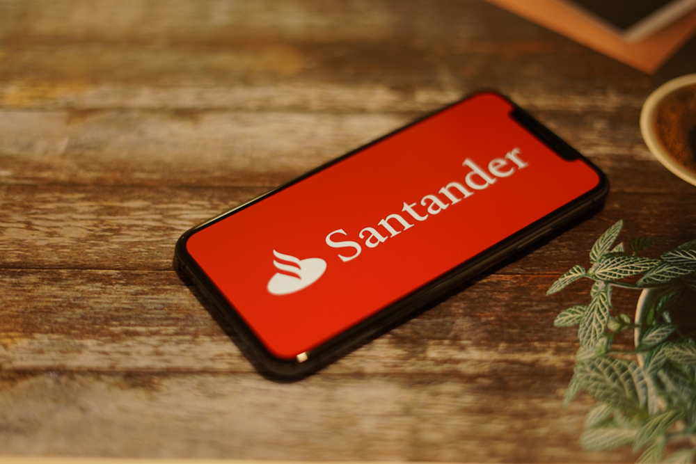 Entre maior lucro trimestral da história e mudança de CEO em cenário desafiador, o que esperar para o Santander Brasil?