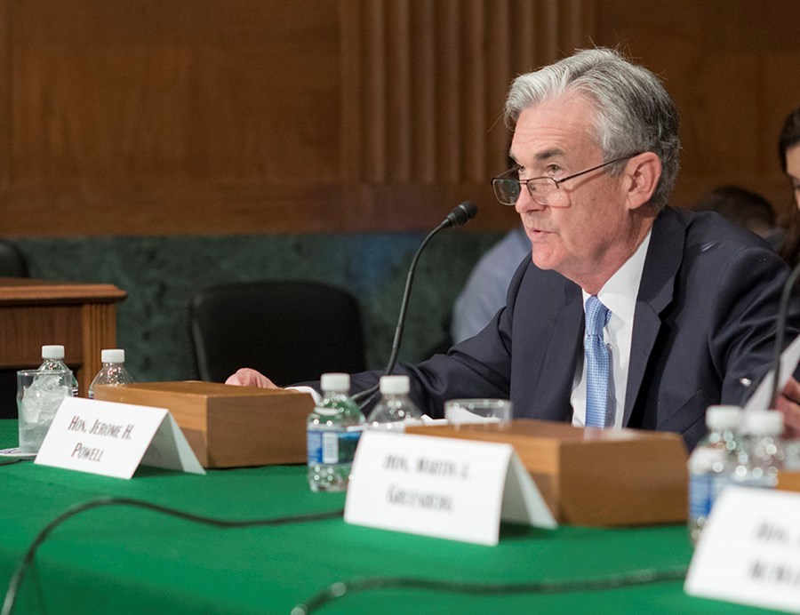 Powell, presidente do Fed, diz que economia está “longe” de redução de compra de títulos e inflação vai cair