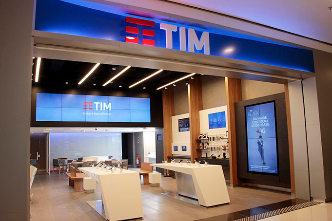 TIM destaca planos para fibra óptica e se diz confiante com aprovação da compra da Oi Móvel
