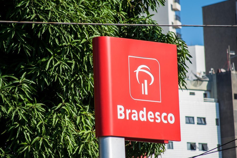 Bradesco tem lucro líquido recorrente de R$ 6,3 bilhões no 2º tri, alta de 63,2% na comparação anual
